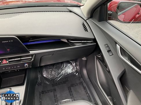 Used 2024 Kia Niro EX Touring image 58