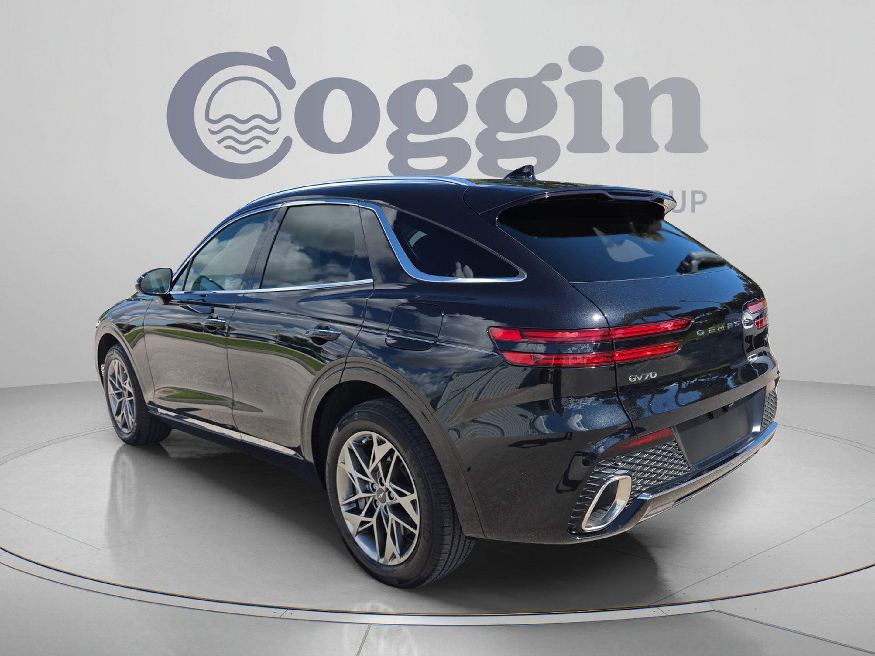 Used 2025 Genesis GV70 2.5T w/ Select Package AWD/4WD image 3