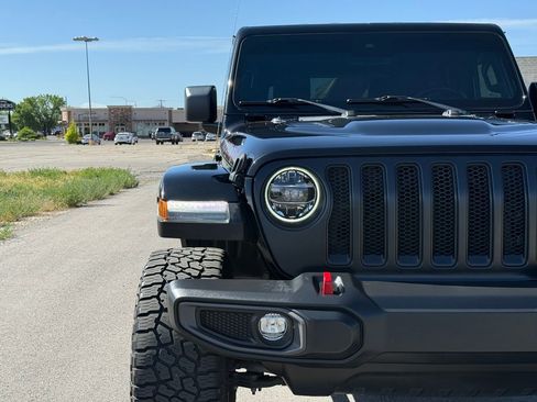 Used 2022 Jeep Wrangler Unlimited Rubicon w/ LED Lighting Group AWD/4WD image 6