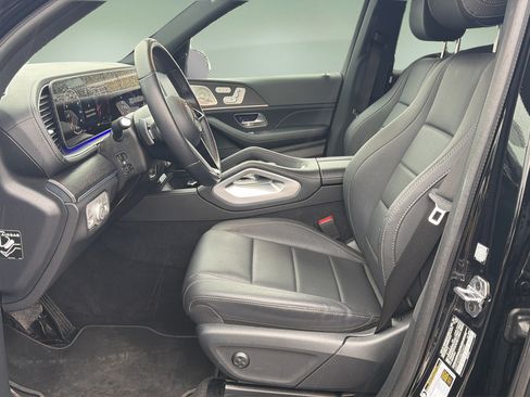 Used 2025 Mercedes-Benz GLS 450 4MATIC image 13