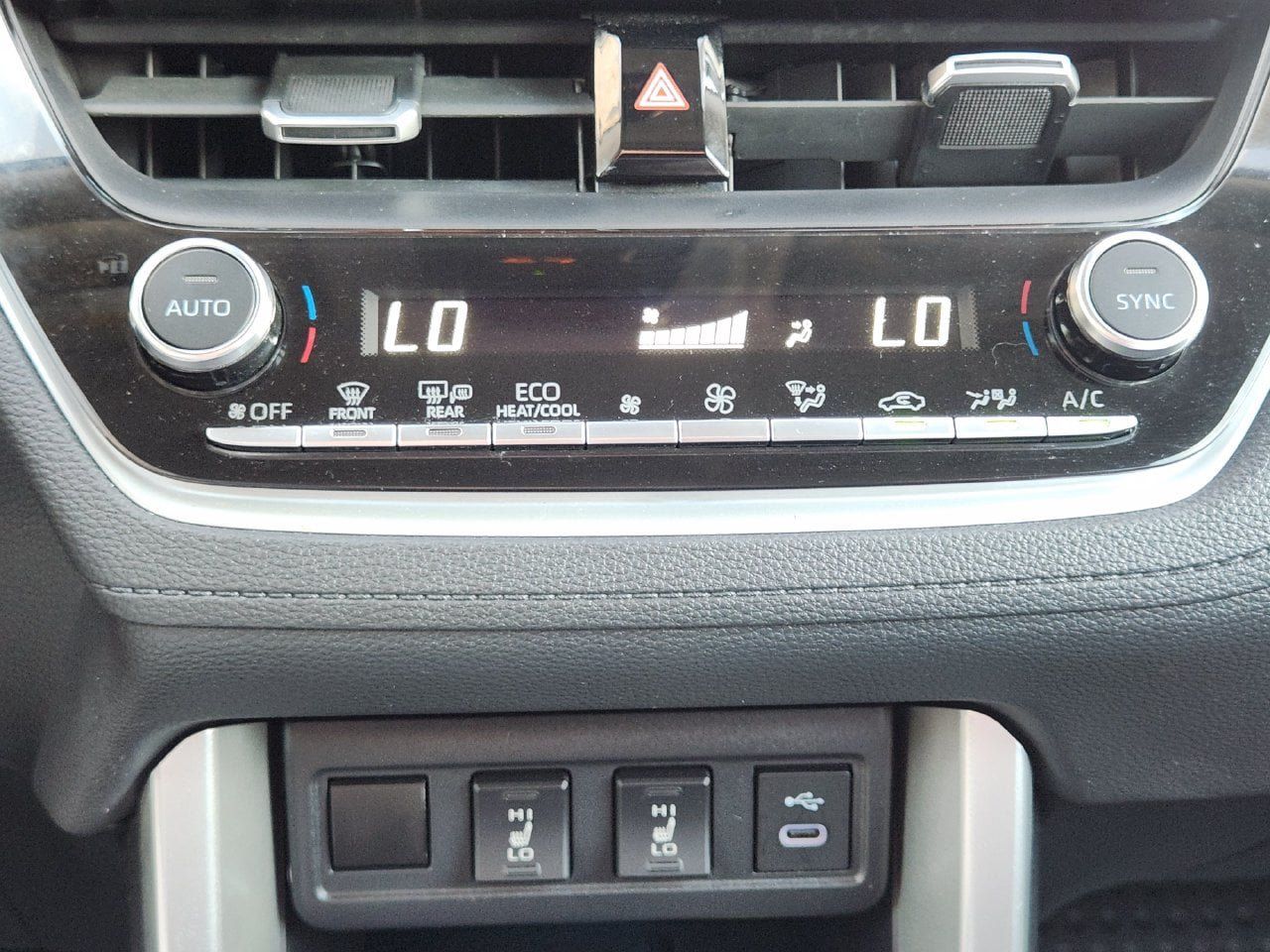 Used 2023 Toyota Corolla Cross XLE FWD image 18