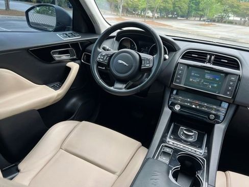 Used 2017 Jaguar F-PACE Premium AWD/4WD image 29