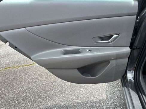 Certified 2025 Hyundai Elantra Sport image 21