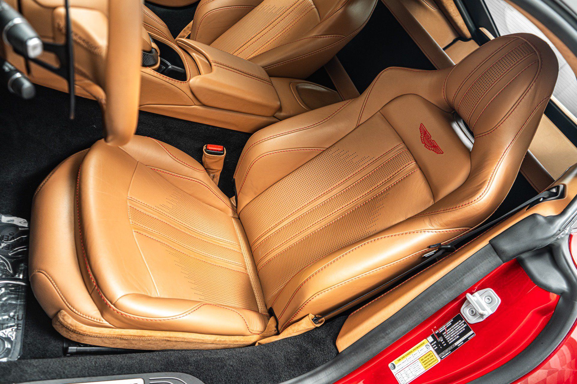 Used 2023 Aston Martin V8 Vantage Coupe RWD image 23