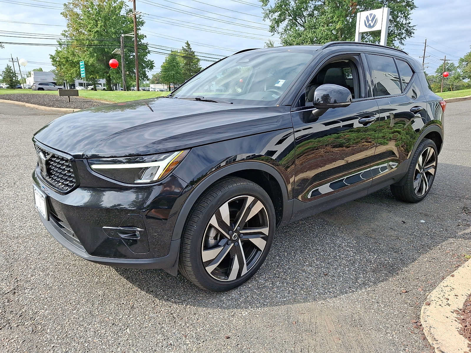 Used 2023 Volvo XC40 B5 Plus w/ Protection Package Premier AWD/4WD image 3