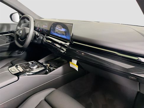 New 2026 BMW 530i xDrive w/ Premium Package AWD/4WD image 29