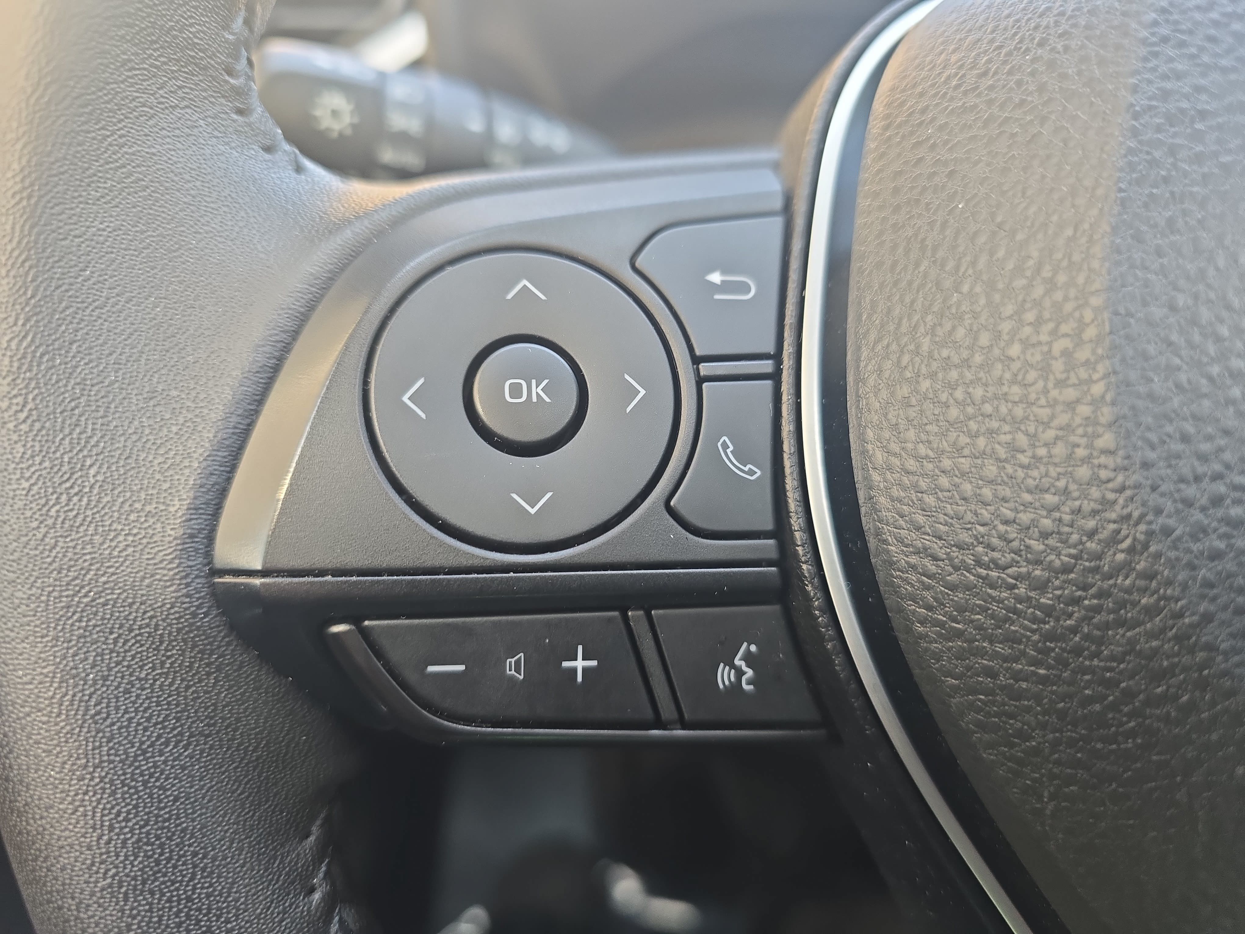 Used 2023 Toyota RAV4 Limited FWD image 17