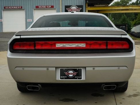 Used 2014 Dodge Challenger R/T RWD image 19