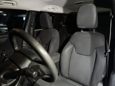 Used 2019 Jeep Renegade Sport w/ UConnect 7.0 Group AWD/4WD image 10