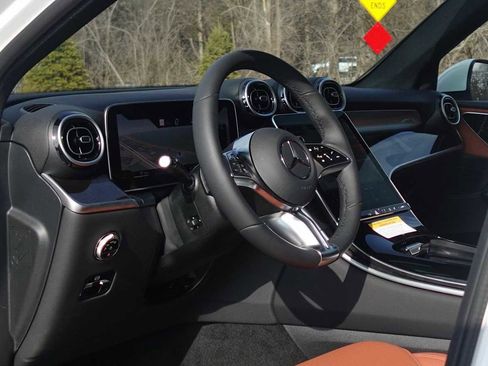 Used 2026 Mercedes-Benz GLC 300 4MATIC image 26