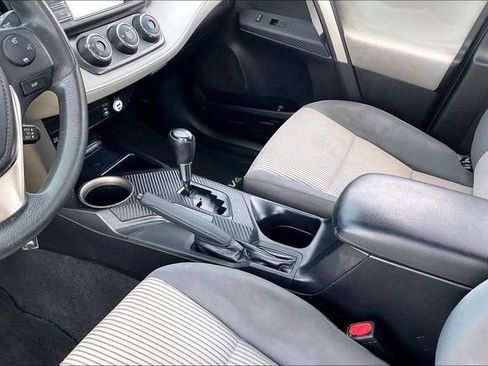 Used 2015 Toyota RAV4 LE FWD image 17