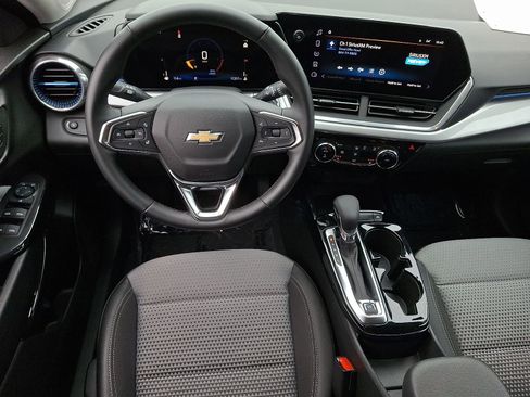 Used 2024 Chevrolet Trax LT w/ Driver Confidence Package image 11