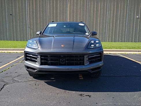 Certified 2025 Porsche Cayenne AWD/4WD image 9