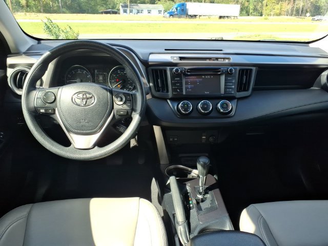 Used 2017 Toyota RAV4 LE FWD image 10