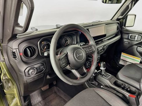 Used 2024 Jeep Wrangler Unlimited Rubicon w/ Technology Group AWD/4WD image 13