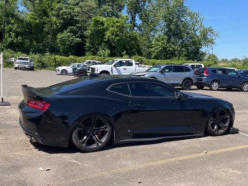 Used 2018 Chevrolet Camaro SS RWD image 4