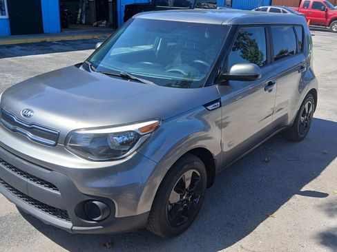 Used 2018 Kia Soul FWD image 2