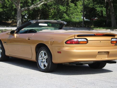 Used 1998 Chevrolet Camaro Z28 RWD image 12