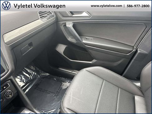 Used 2021 Volkswagen Tiguan SE R-Line image 34