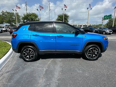 Used 2025 Jeep Compass Trailhawk AWD/4WD image 4