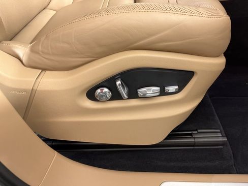 Used 2019 Porsche Cayenne Base image 7