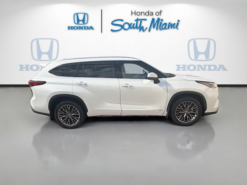 Used 2022 Toyota Highlander Limited image 8