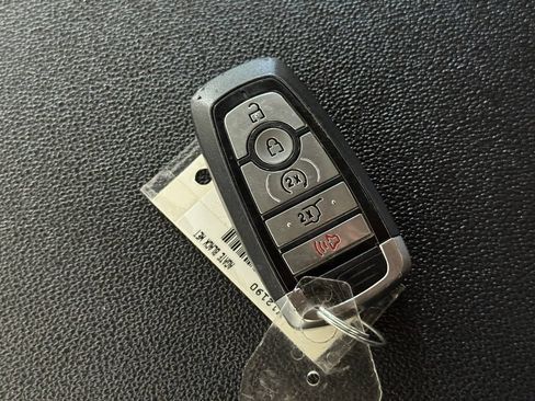 Used 2024 Ford Expedition XLT AWD/4WD image 41