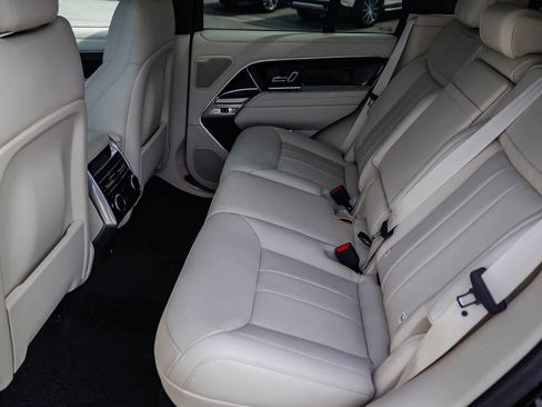 New 2026 Land Rover Range Rover SE image 18