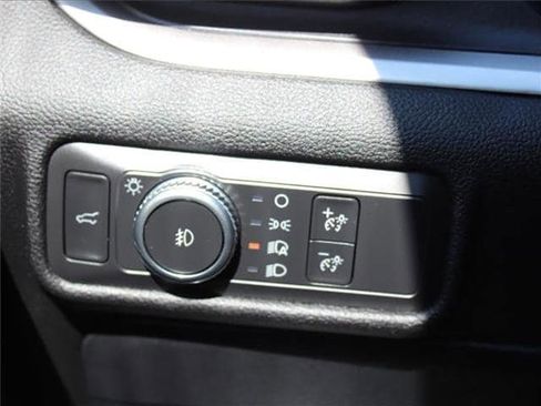 Used 2021 Ford Explorer XLT image 13