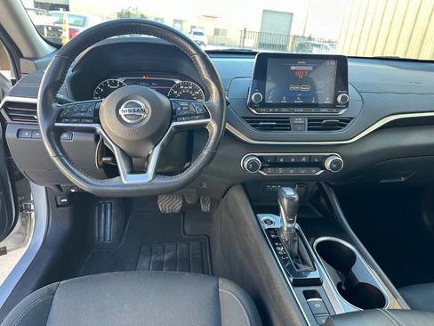 Used 2022 Nissan Altima 2.5 SV w/ SV Premium Package AWD/4WD image 13