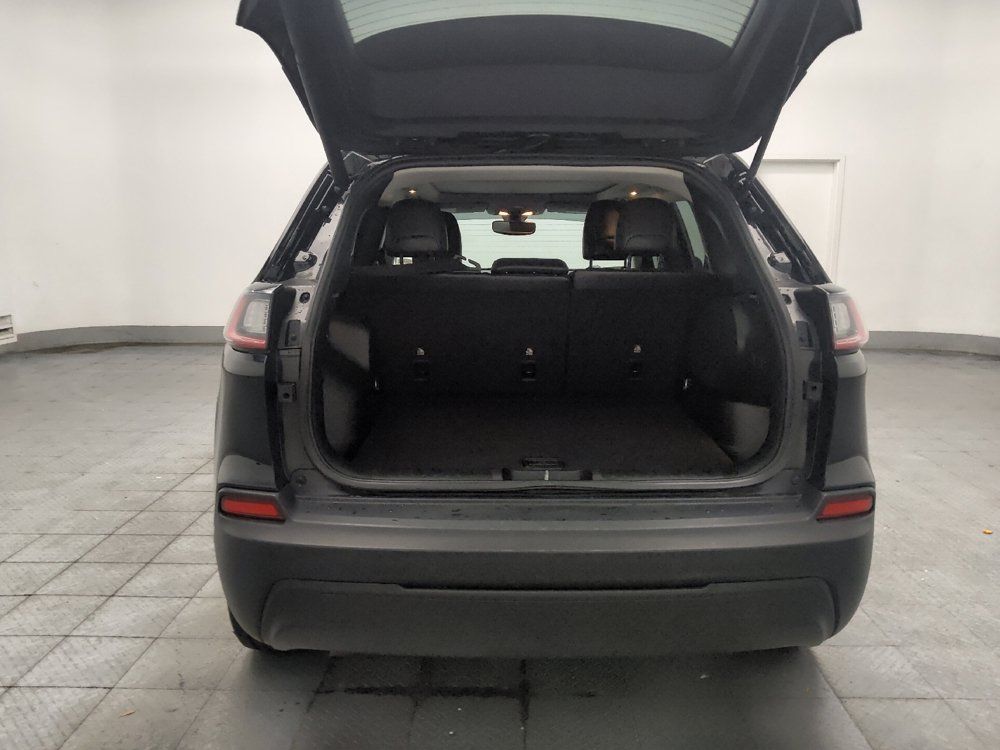 Used 2019 Jeep Cherokee Latitude Plus w/ Comfort/Convenience Group FWD image 29