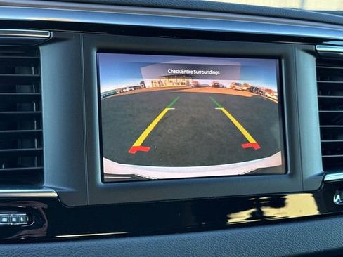 Used 2024 Chrysler Voyager LX image 22