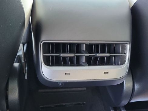 Used 2021 Tesla Model Y Long Range AWD/4WD image 20