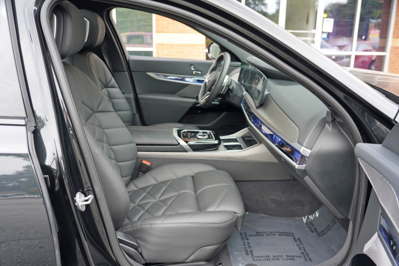 Used 2025 BMW 740i w/ Premium Package RWD image 16