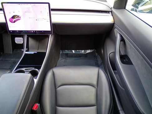 Used 2019 Tesla Model 3 Standard Range Plus RWD image 19
