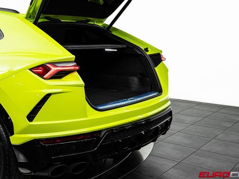 Used 2022 Lamborghini Urus *HIGH GLOSS BLACK STYLE PACKAG image 15