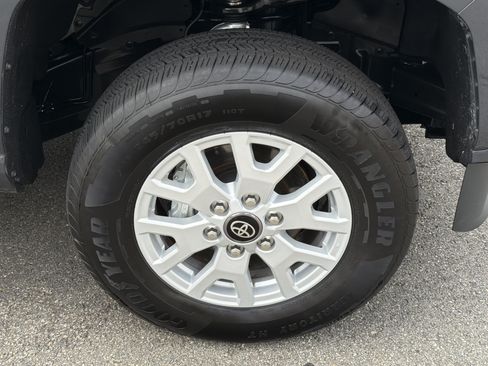 Used 2026 Toyota Tacoma SR5 AWD/4WD image 12