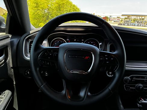 Used 2018 Dodge Charger SXT RWD image 17