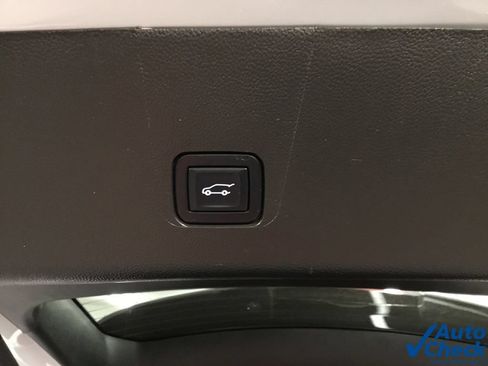 Used 2022 Chevrolet Traverse Premier w/ Redline Edition AWD/4WD image 13