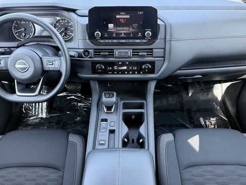Used 2025 Nissan Pathfinder S FWD image 2