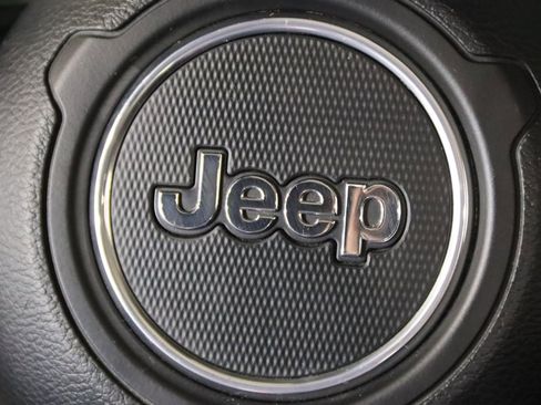 Used 2024 Jeep Gladiator Sport AWD/4WD image 39