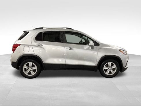 Used 2019 Chevrolet Trax LT w/ LT Convenience Package image 6