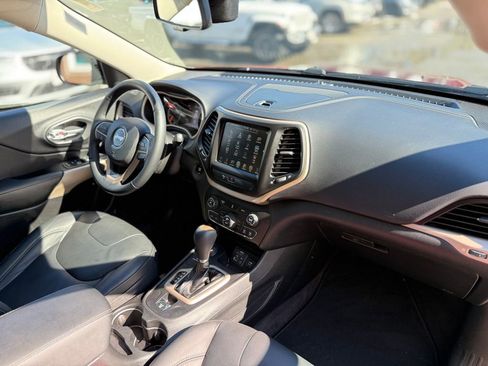 Used 2018 Jeep Cherokee Limited image 24