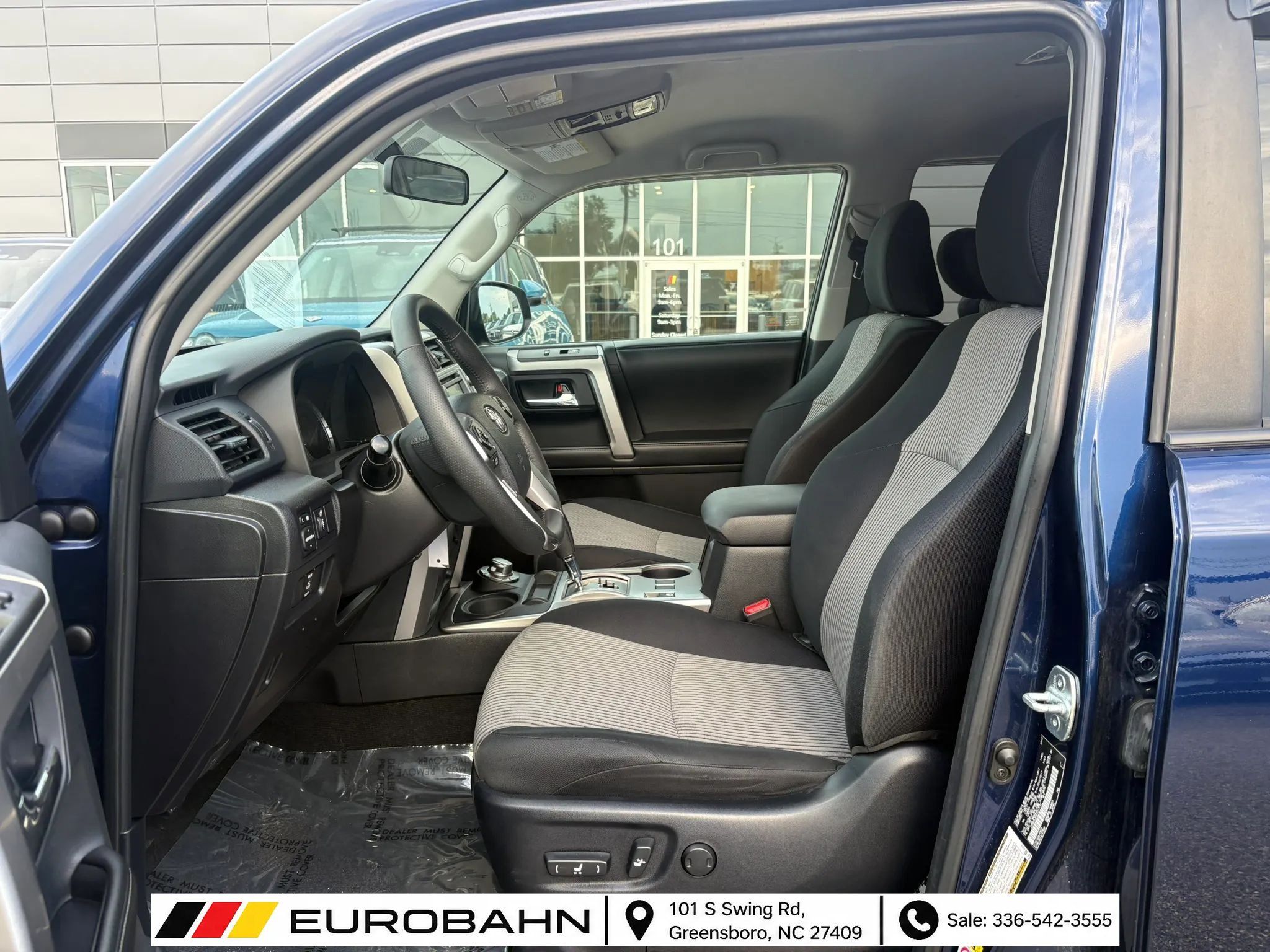 Used 2015 Toyota 4Runner SR5 AWD/4WD image 7