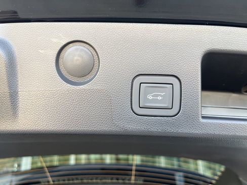 New 2026 Chevrolet Equinox LT w/ Convenience Package II FWD image 19