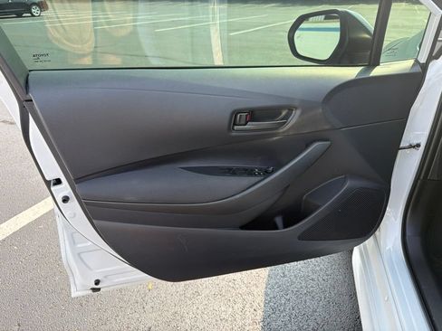 Used 2025 Toyota Corolla LE w/ LE Premium Package FWD image 17