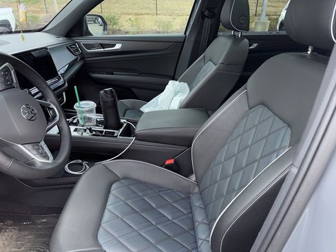 Used 2025 Volkswagen Atlas Cross Sport SEL Premium R-Line image 6