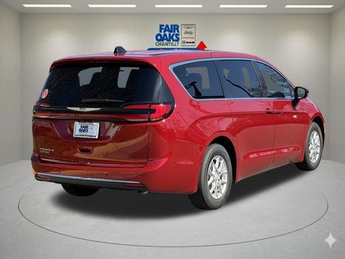New 2026 Chrysler Pacifica Select FWD image 7