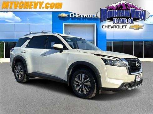 Used 2024 Nissan Pathfinder SL image 1