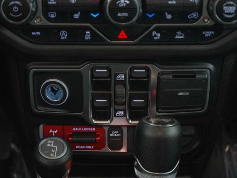 Used 2024 Jeep Wrangler Unlimited Sport AWD/4WD image 19